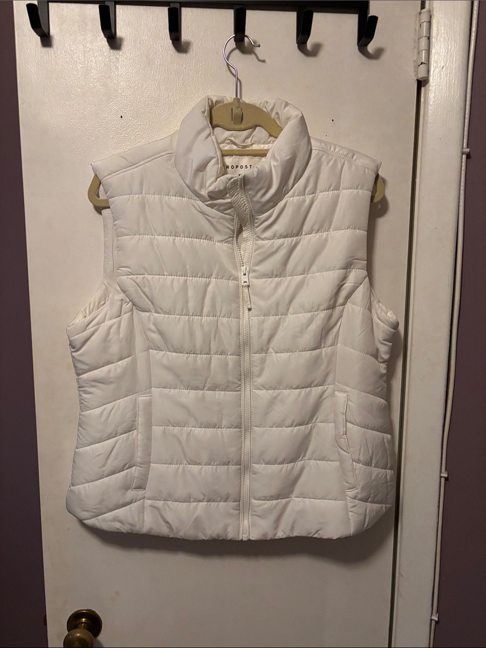 Aeropostale White Quilted Sleeveless Puffer Vest